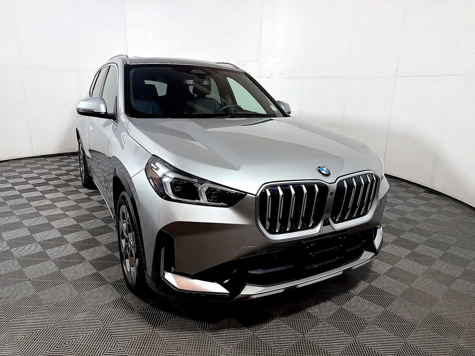 Used 2026 BMW X1 xDrive28i w/ Technology Package AWD/4WD image 2