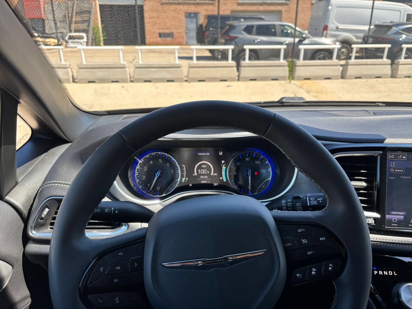 Used 2025 Chrysler Pacifica Limited FWD image 39