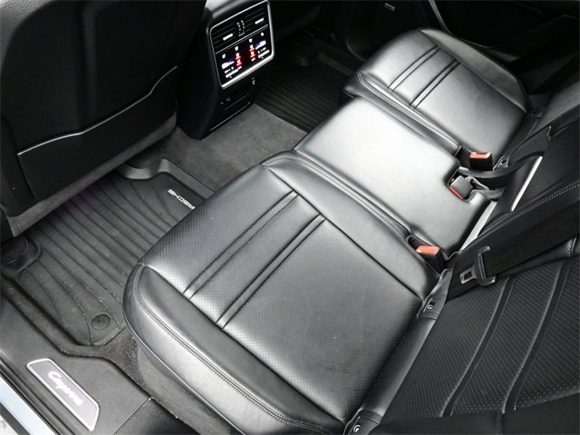 Used 2020 Porsche Cayenne Turbo image 10