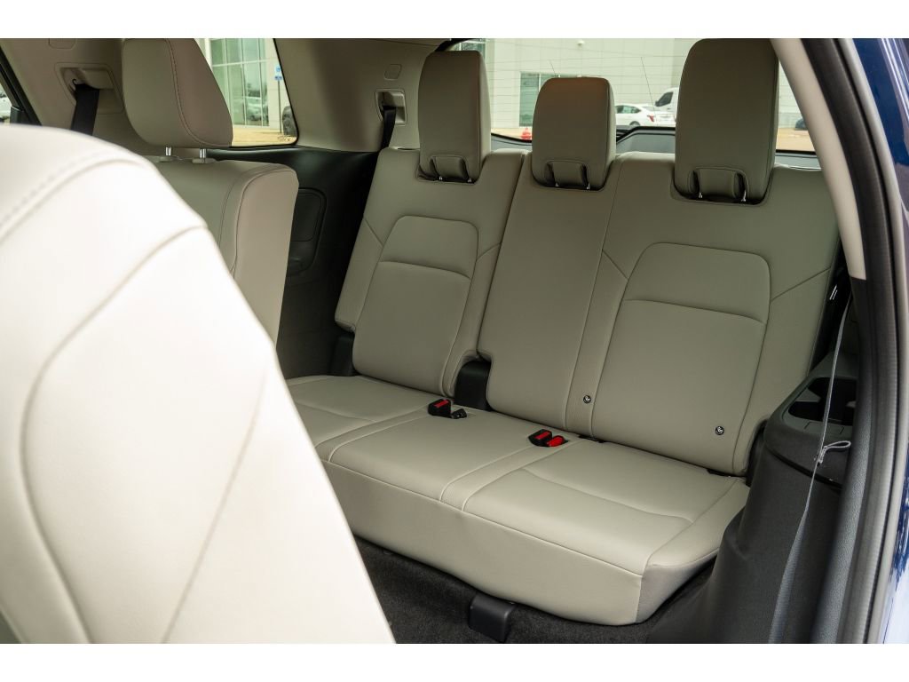 Used 2024 Nissan Pathfinder SL image 14