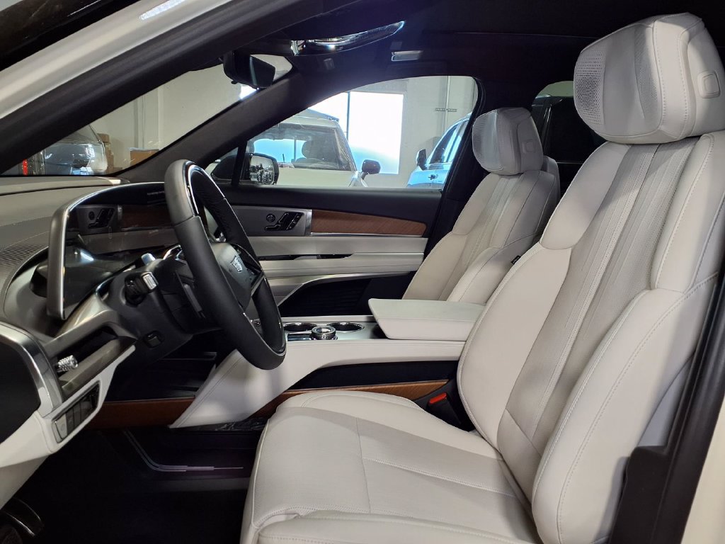 New 2027 Cadillac Vistiq Luxury AWD/4WD image 14