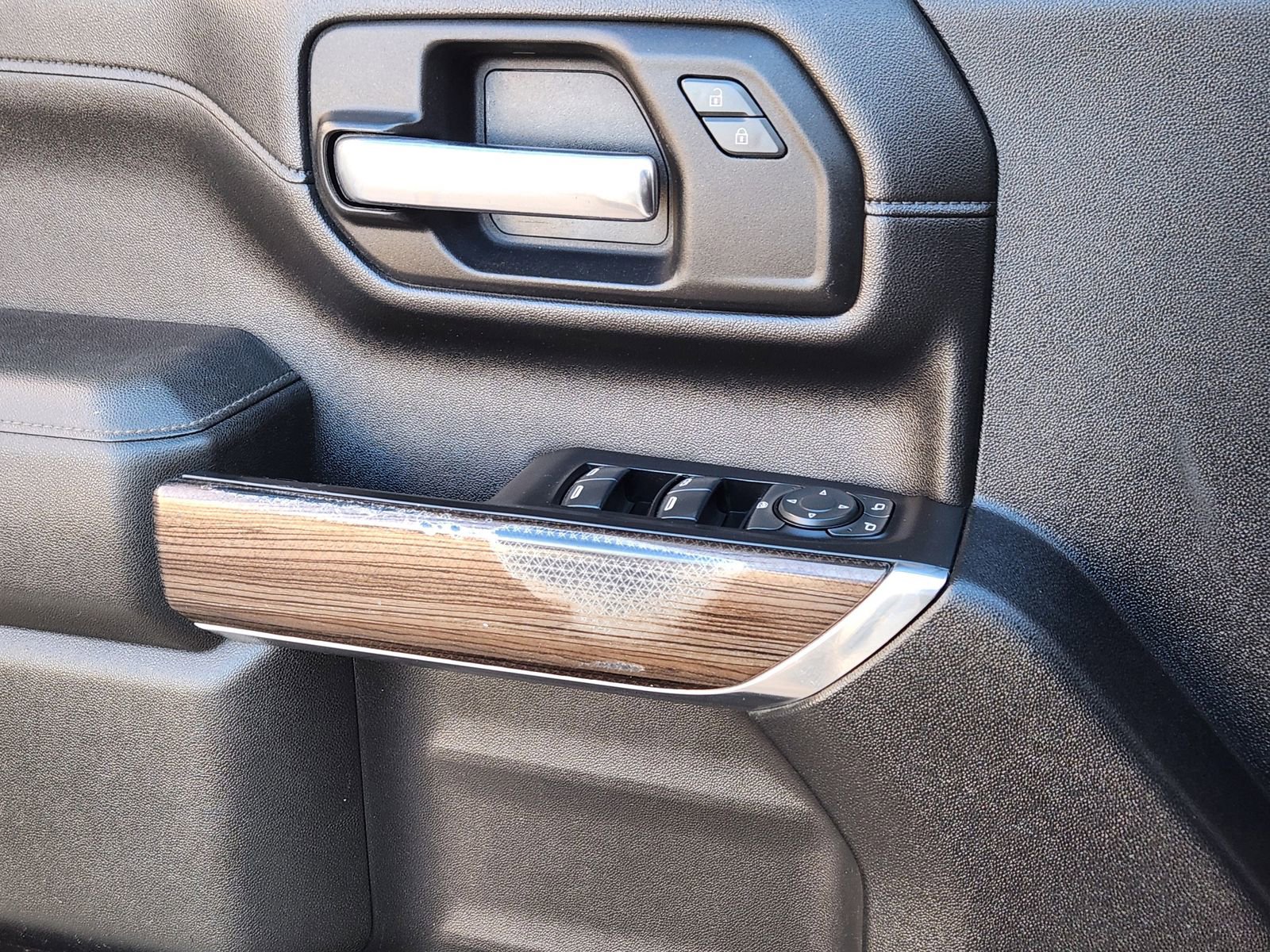 Used 2021 Chevrolet Silverado 2500 LT w/ Z71 Off-Road Package AWD/4WD image 25