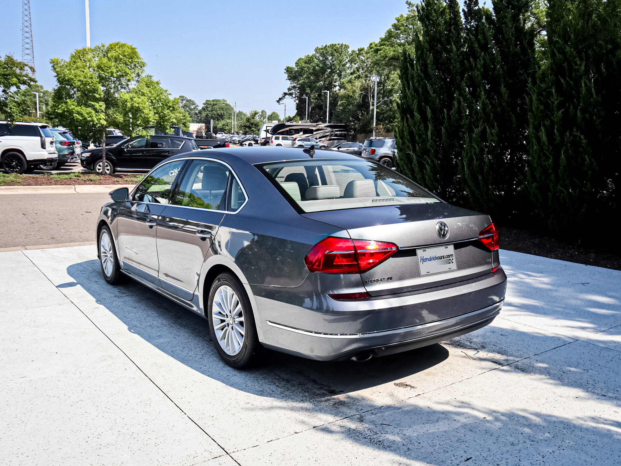 Used 2016 Volkswagen Passat 1.8T SE FWD image 9