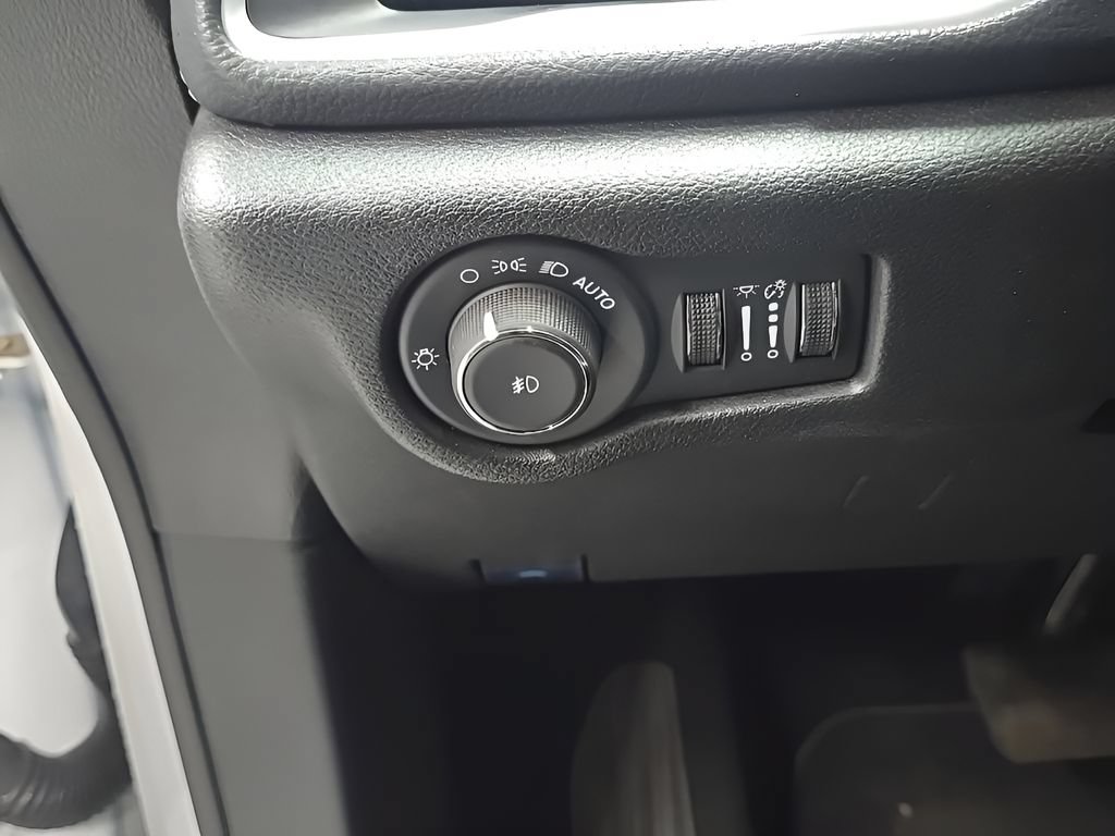 Used 2024 Chrysler Pacifica Limited FWD image 11