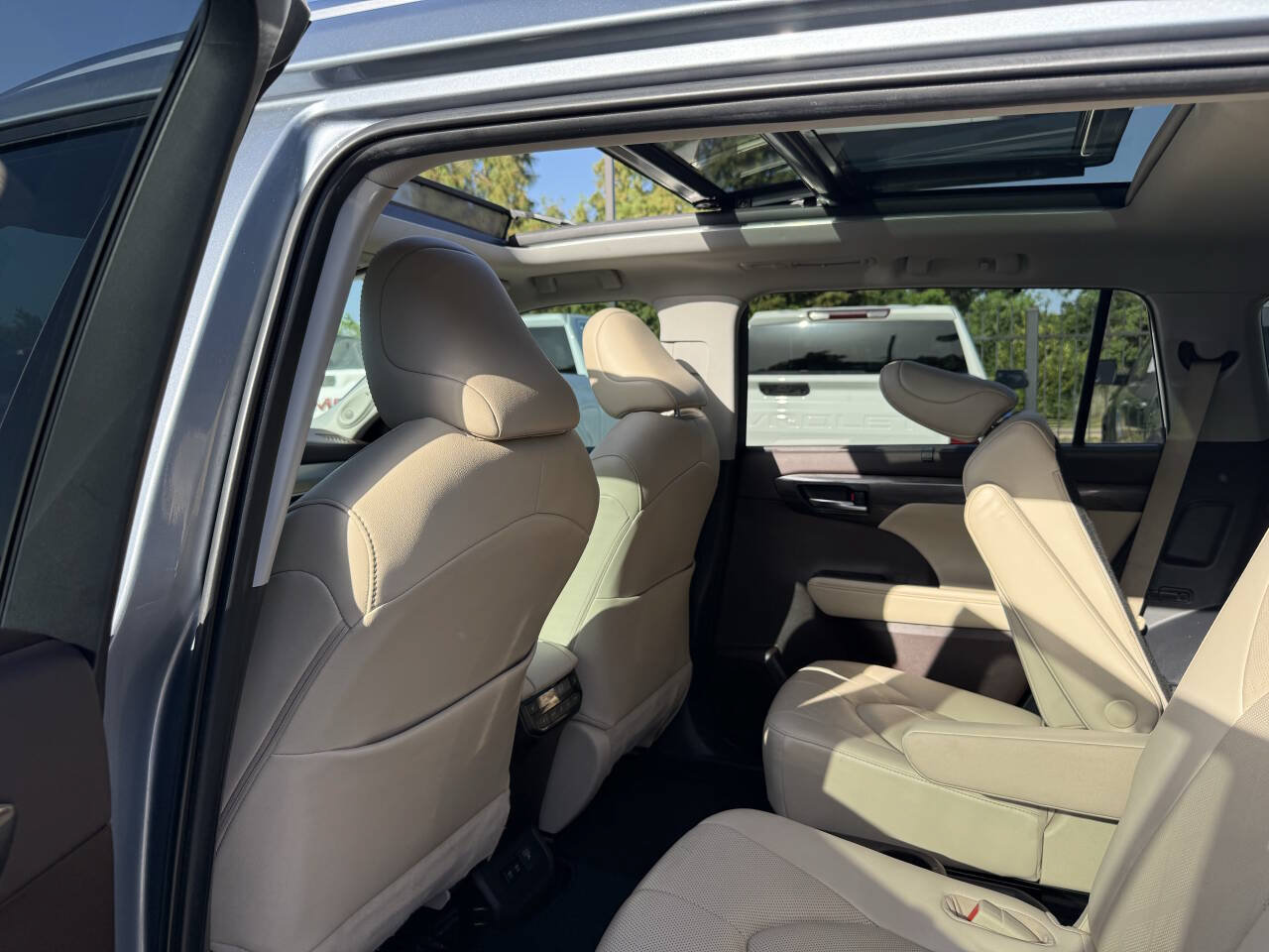 Used 2021 Toyota Highlander Platinum AWD/4WD image 12