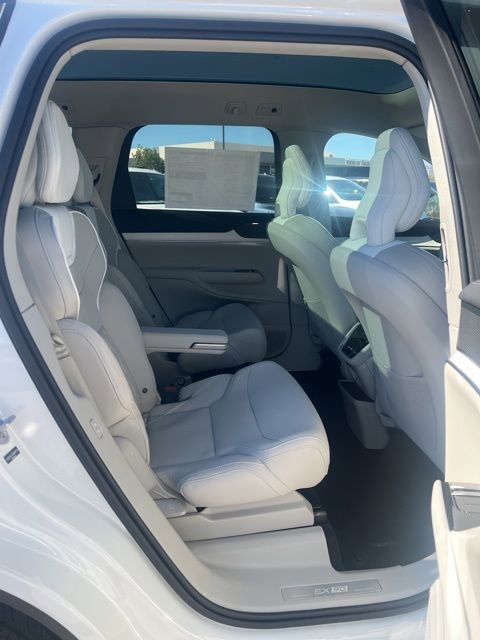 New 2025 Volvo EX90 Ultra w/ Protection Package Premier image 26