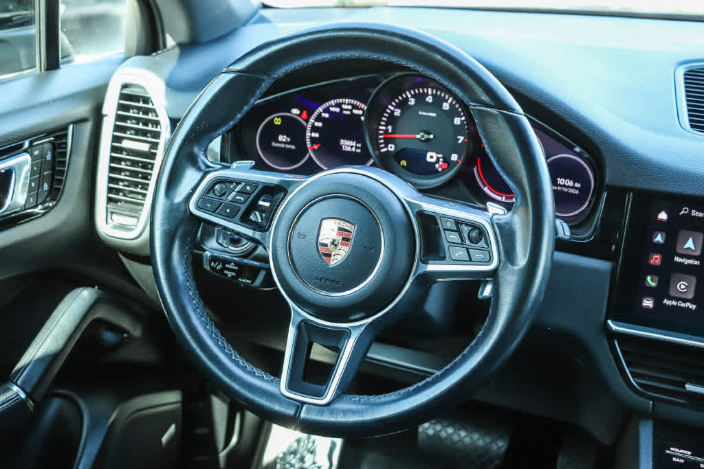 Used 2023 Porsche Cayenne Platinum Edition AWD/4WD image 17