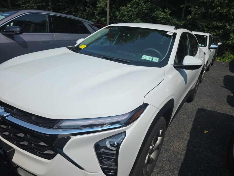 Used 2024 Chevrolet Trax LT FWD image 5