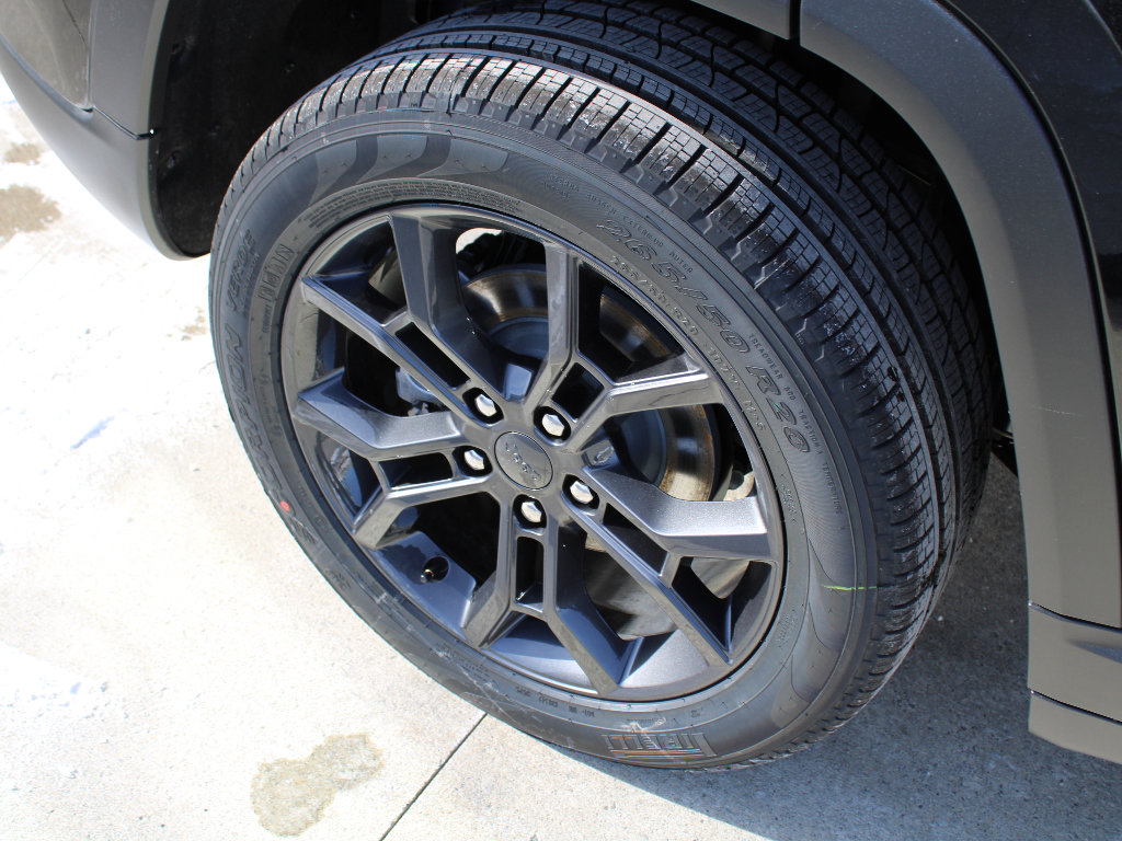 New 2025 Jeep Grand Cherokee Limited w/ Trailer Tow Package image 38