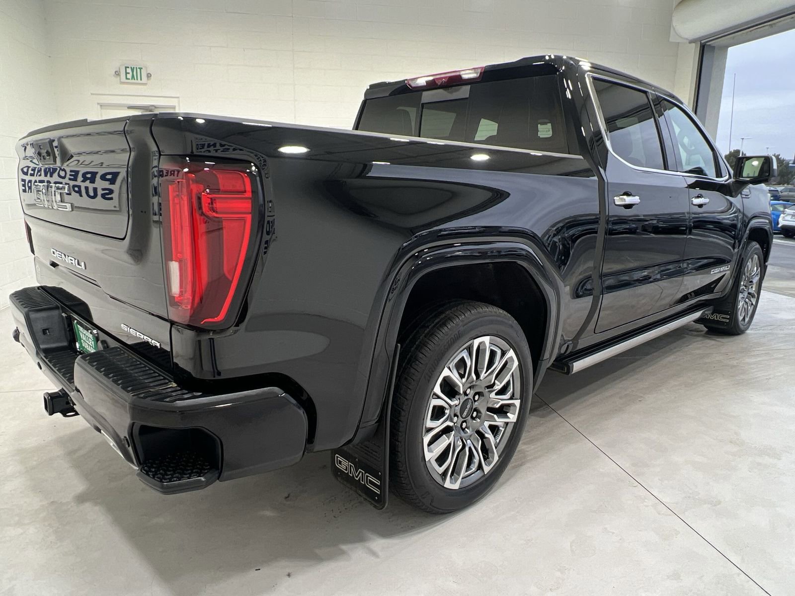 Used 2024 GMC Sierra 1500 Denali Ultimate AWD/4WD image 8
