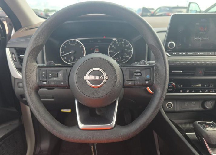 Used 2023 Nissan Rogue SV AWD/4WD image 9