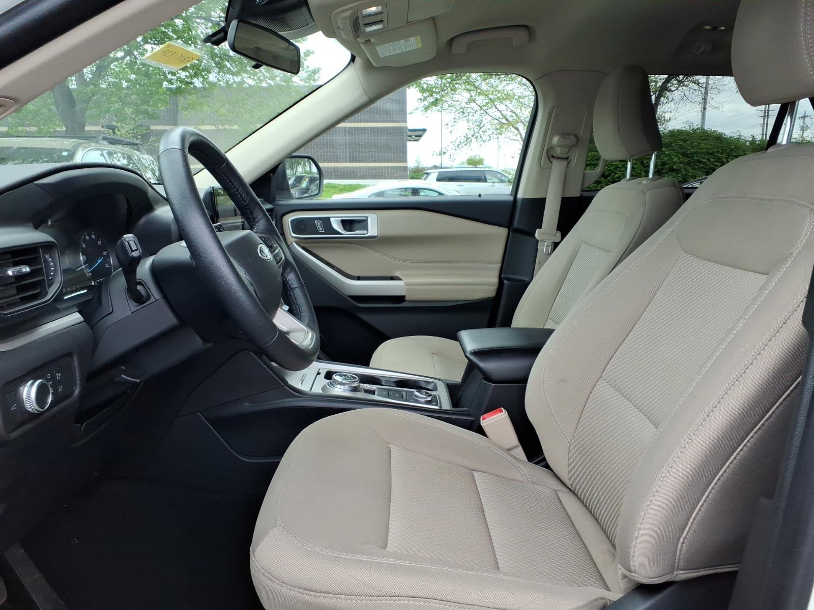 Used 2022 Ford Explorer XLT AWD/4WD image 26