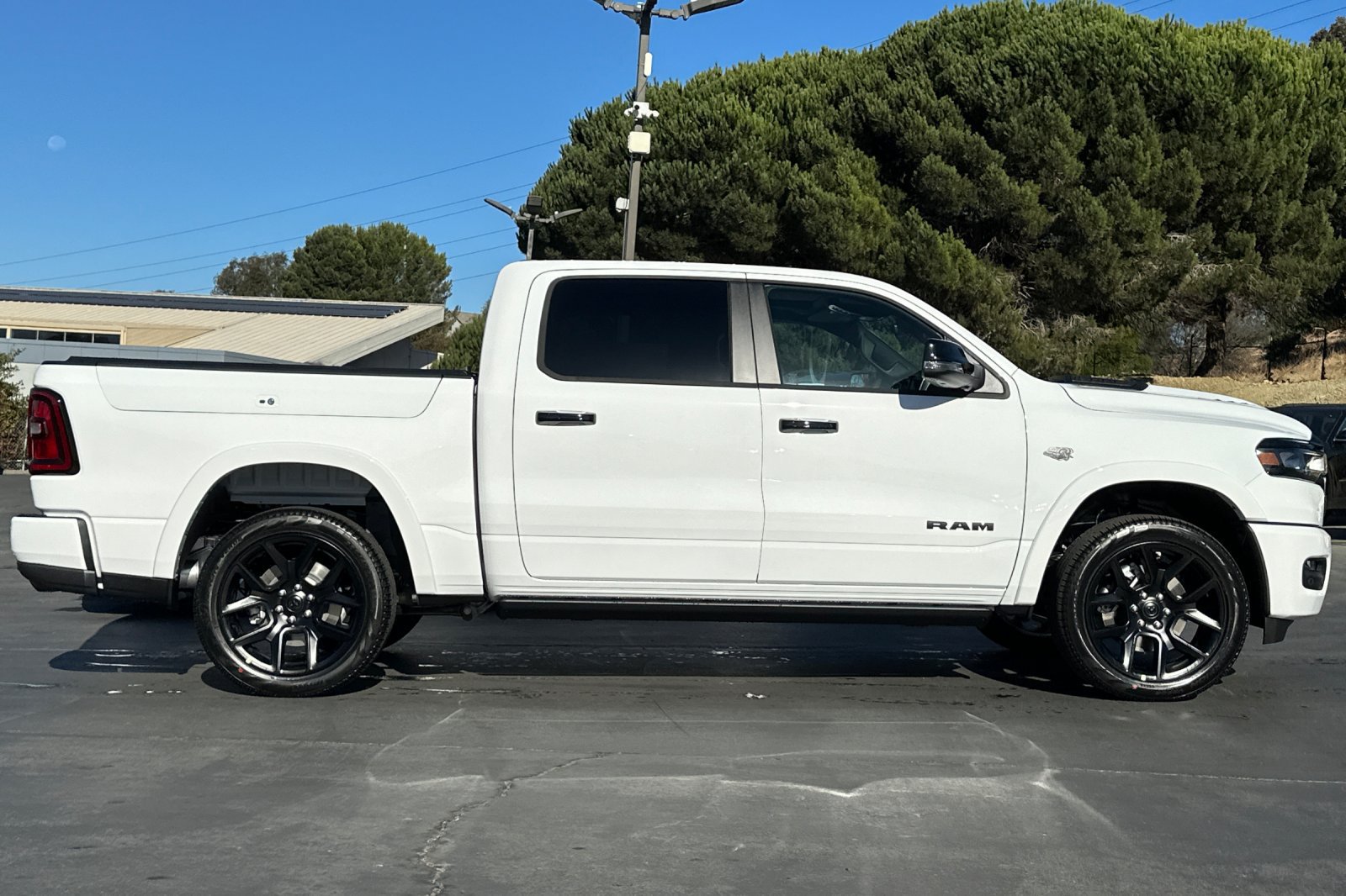 New 2027 RAM 1500 Laramie AWD/4WD image 3