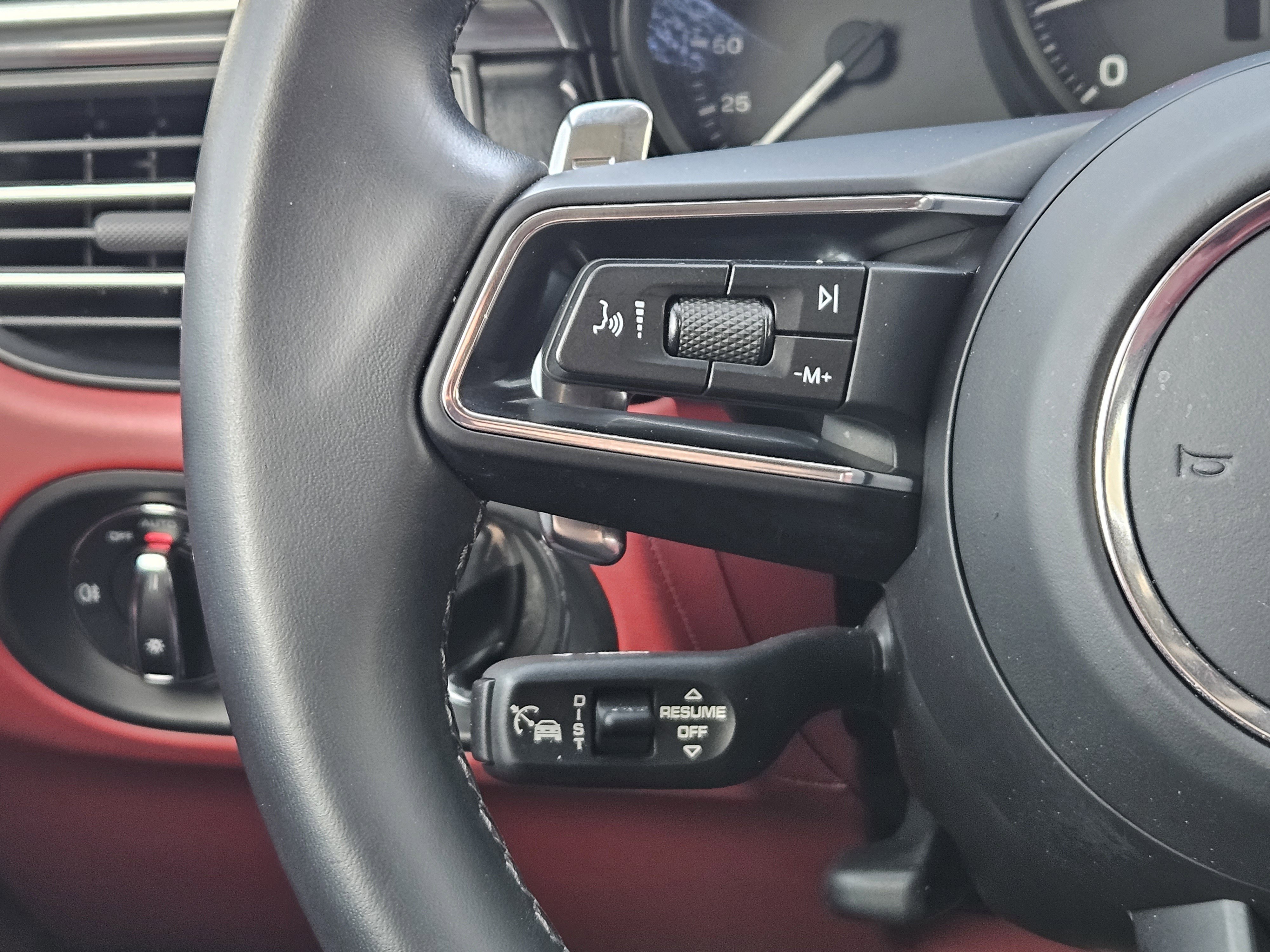 Used 2023 Porsche Macan Turbo image 26