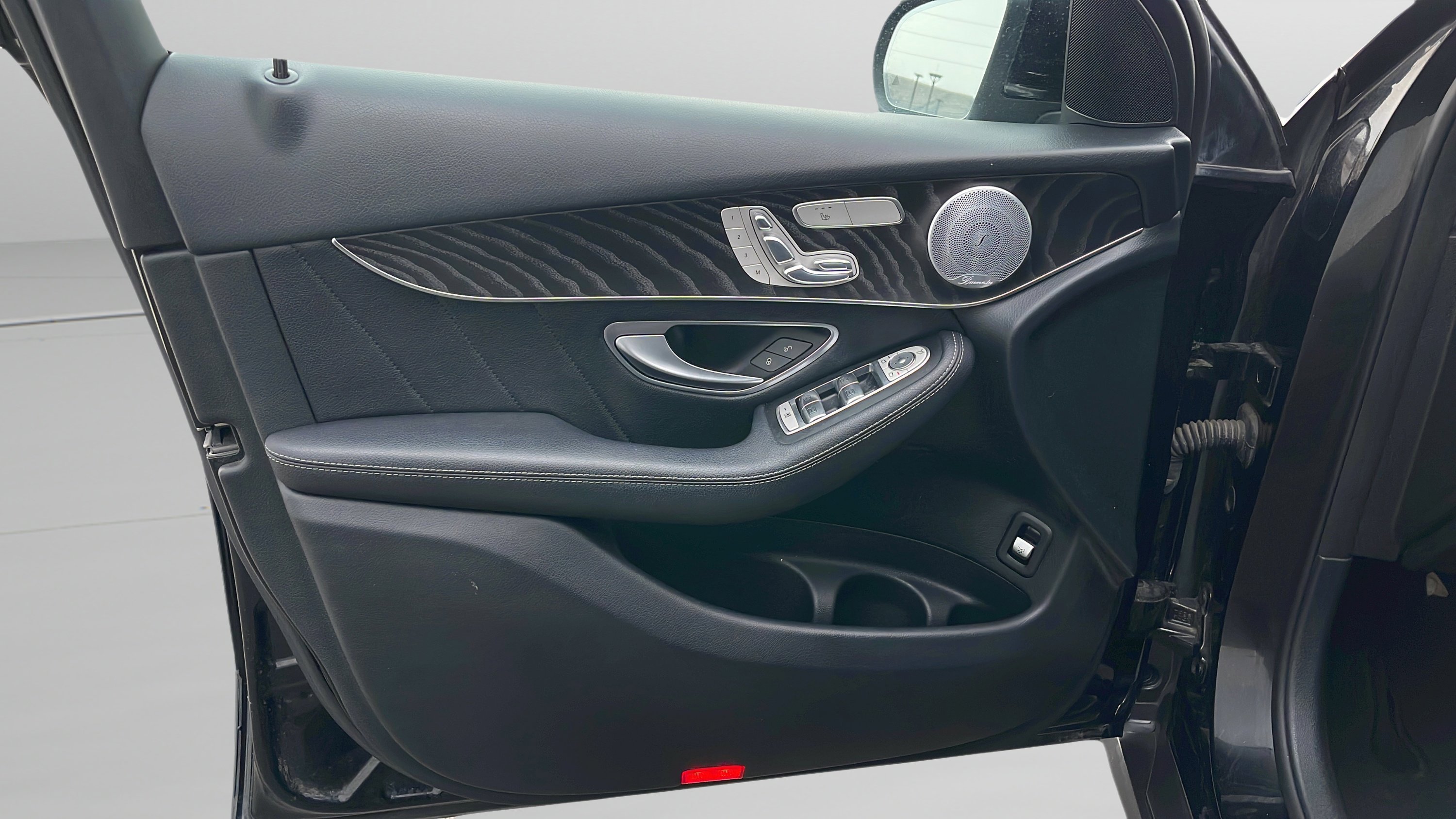 Used 2018 Mercedes-Benz GLC 300 4MATIC image 35