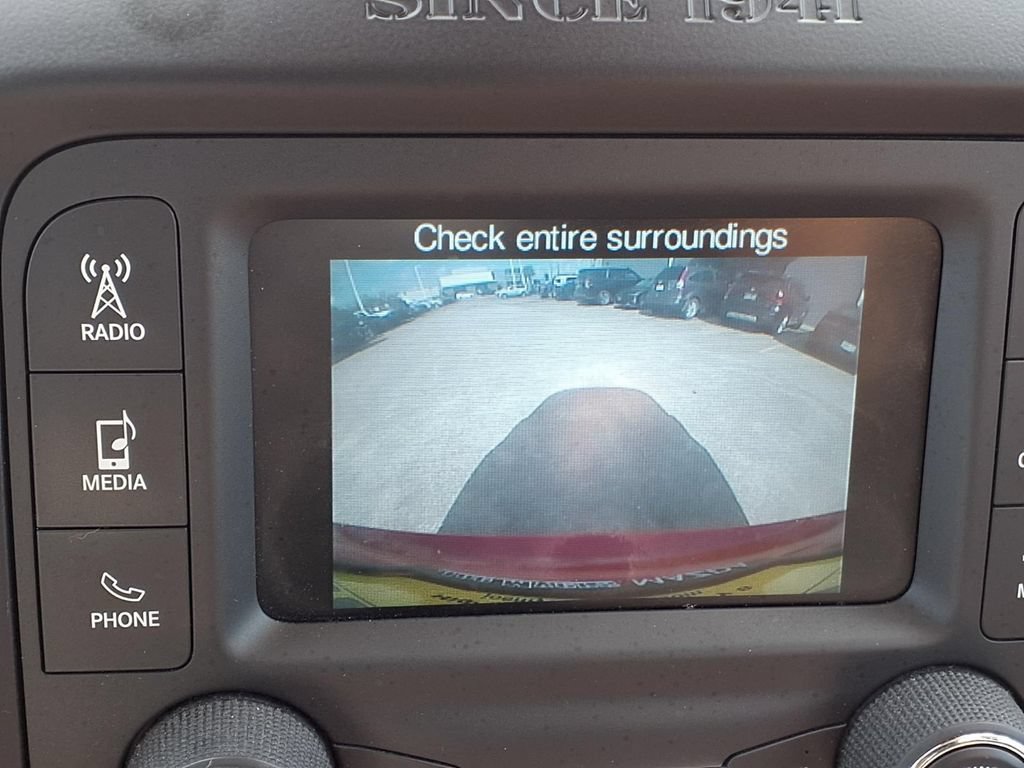 Used 2015 Jeep Renegade Latitude FWD image 29