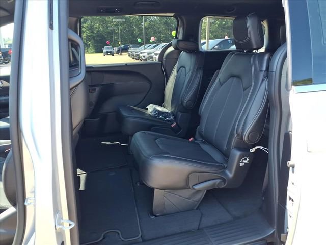 New 2026 Chrysler Voyager LX image 13
