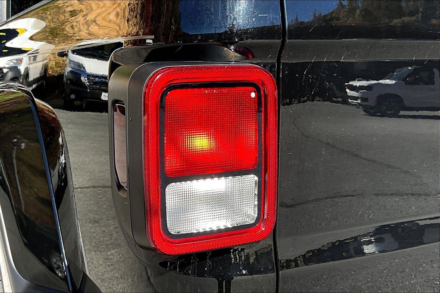 Used 2022 Jeep Gladiator Sport image 31