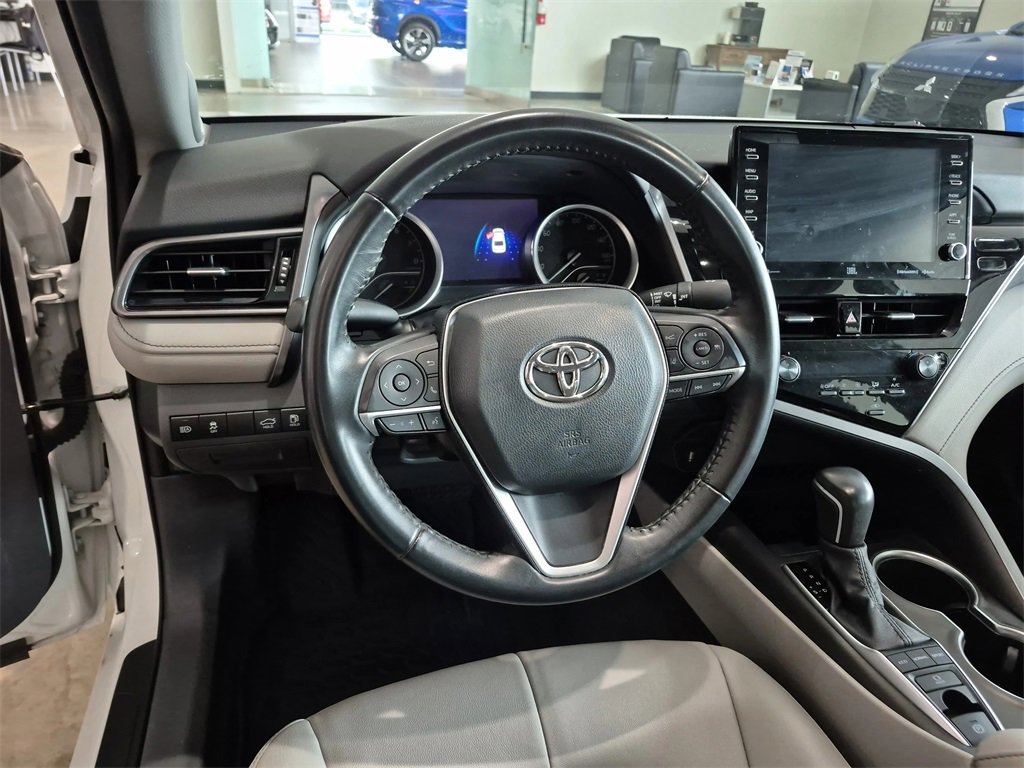 Used 2022 Toyota Camry XLE image 13