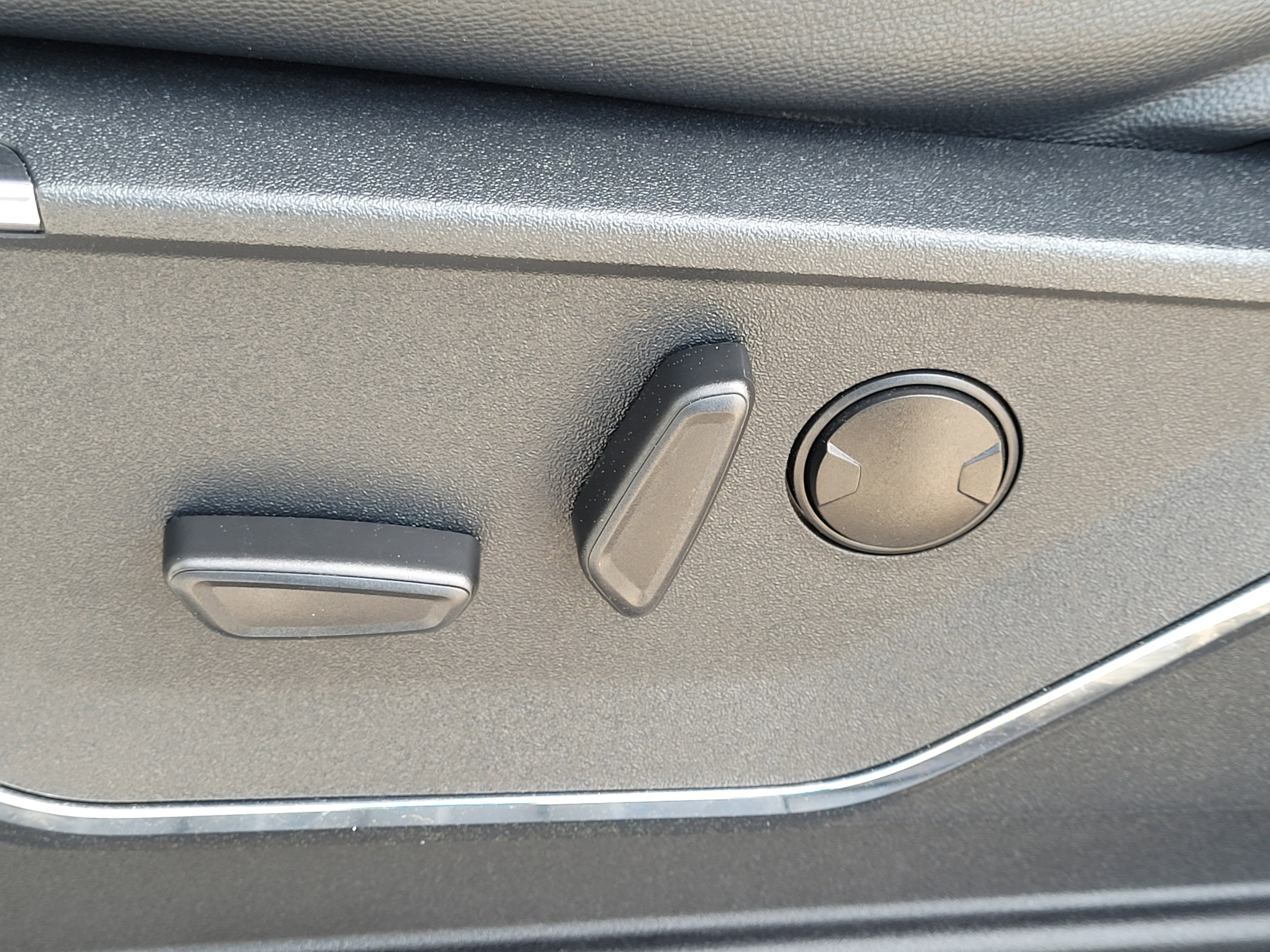 Used 2024 Ford F250 Lariat w/ FX4 Off-Road Package image 13