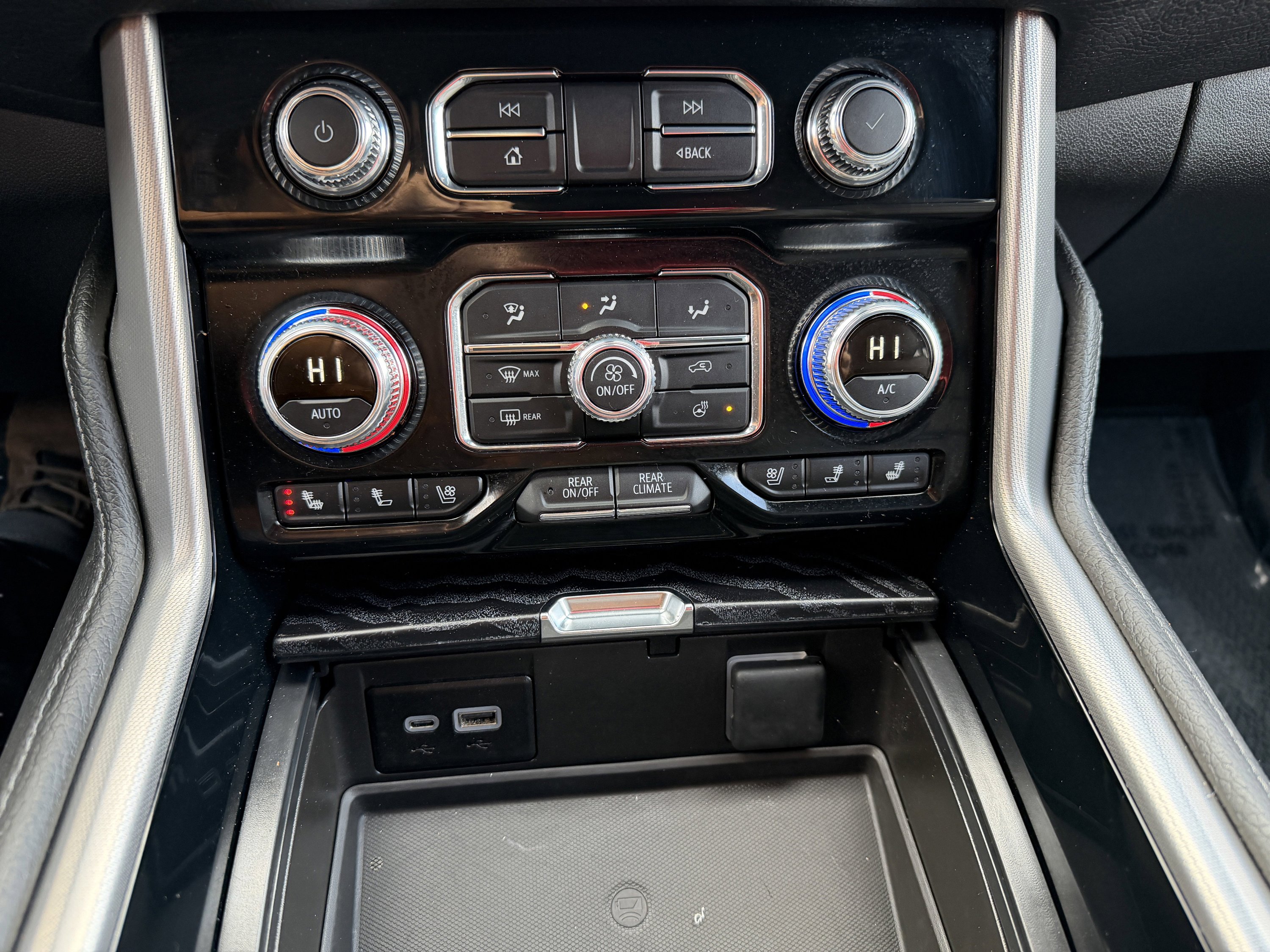 Used 2024 GMC Yukon XL Denali w/ Advanced Technology Package image 29