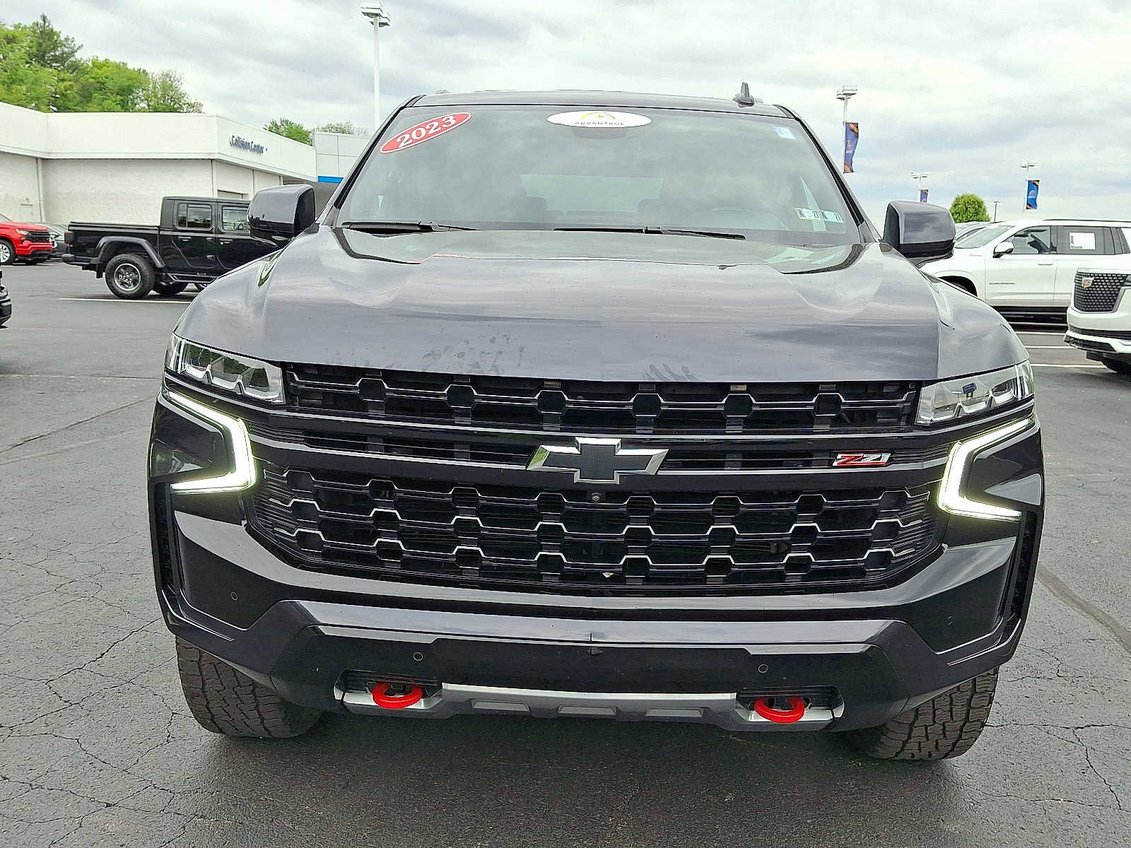 Used 2023 Chevrolet Tahoe Z71 w/ Luxury Package AWD/4WD image 2
