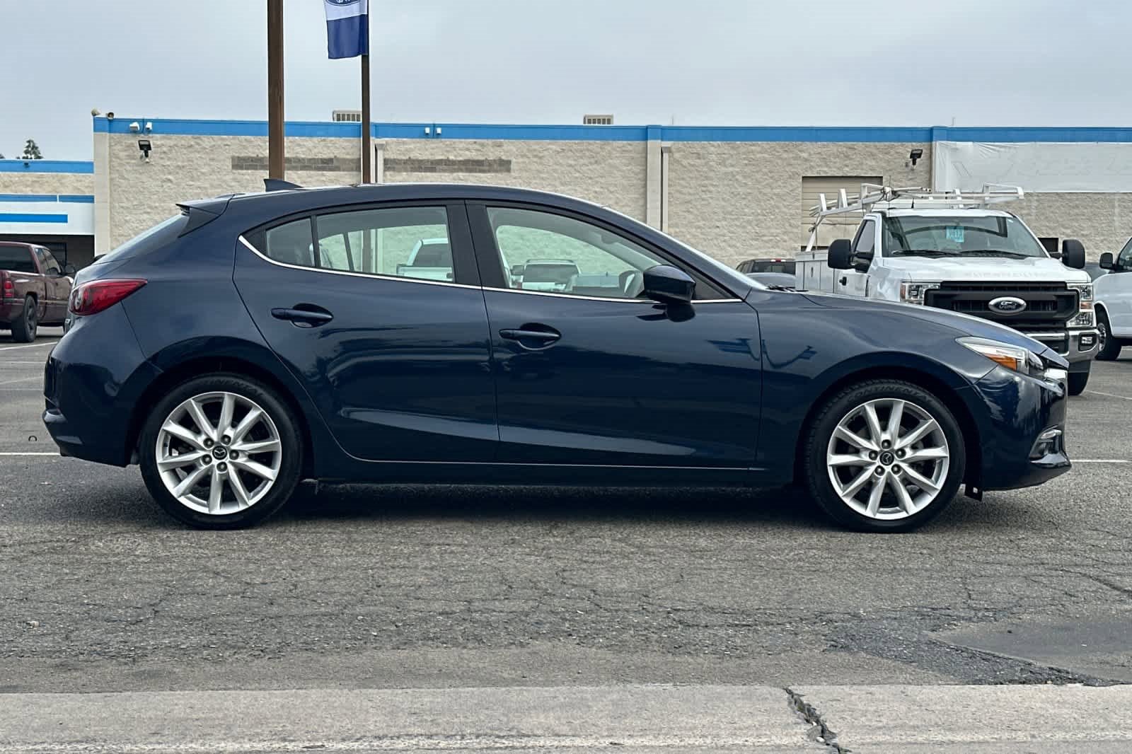 Used 2017 MAZDA MAZDA3 Grand Touring image 8