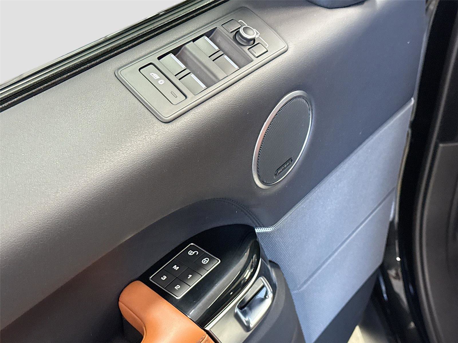 Used 2016 Land Rover Range Rover Sport Supercharged AWD/4WD image 18