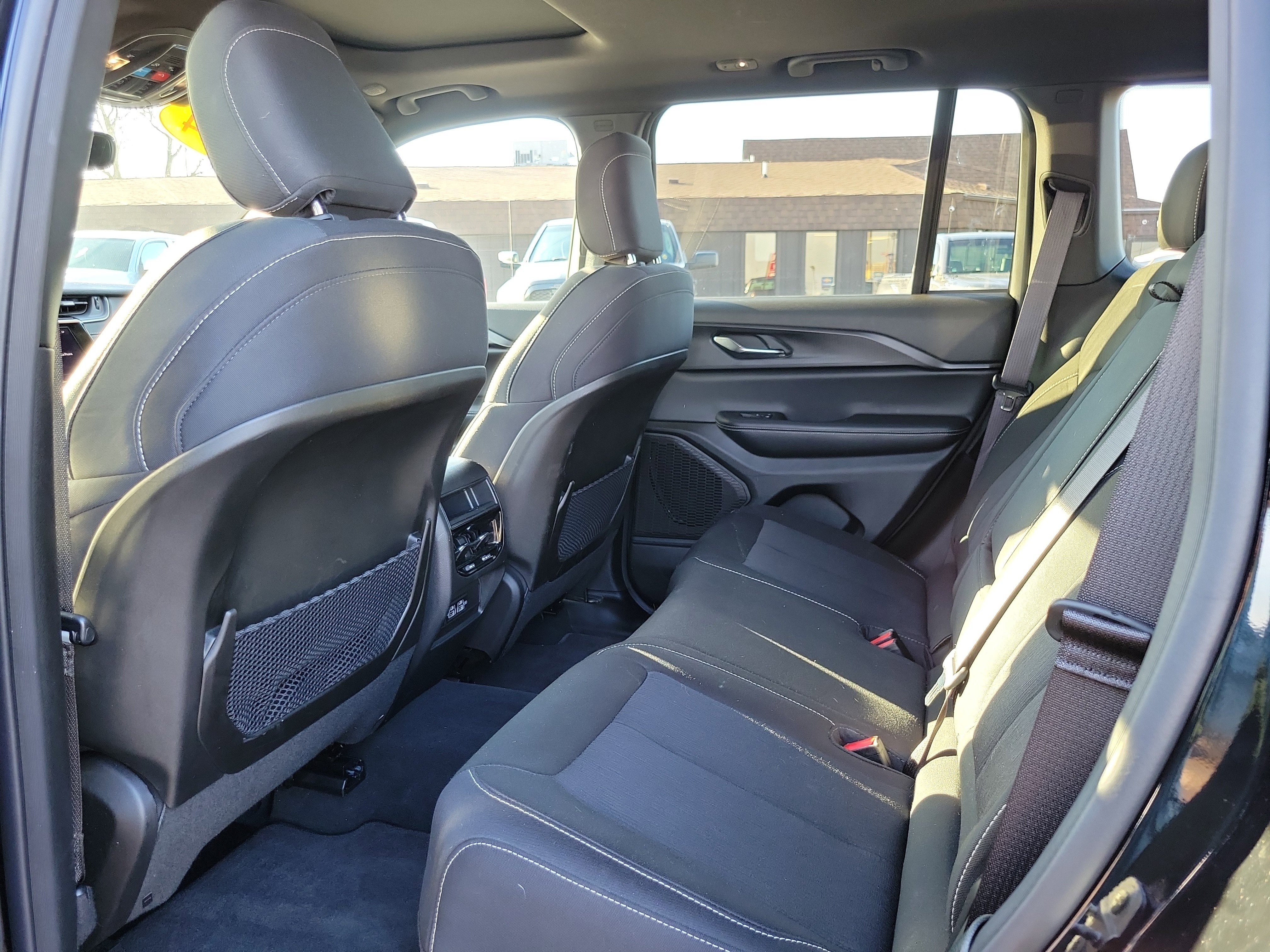 Used 2024 Jeep Grand Cherokee Laredo X image 18