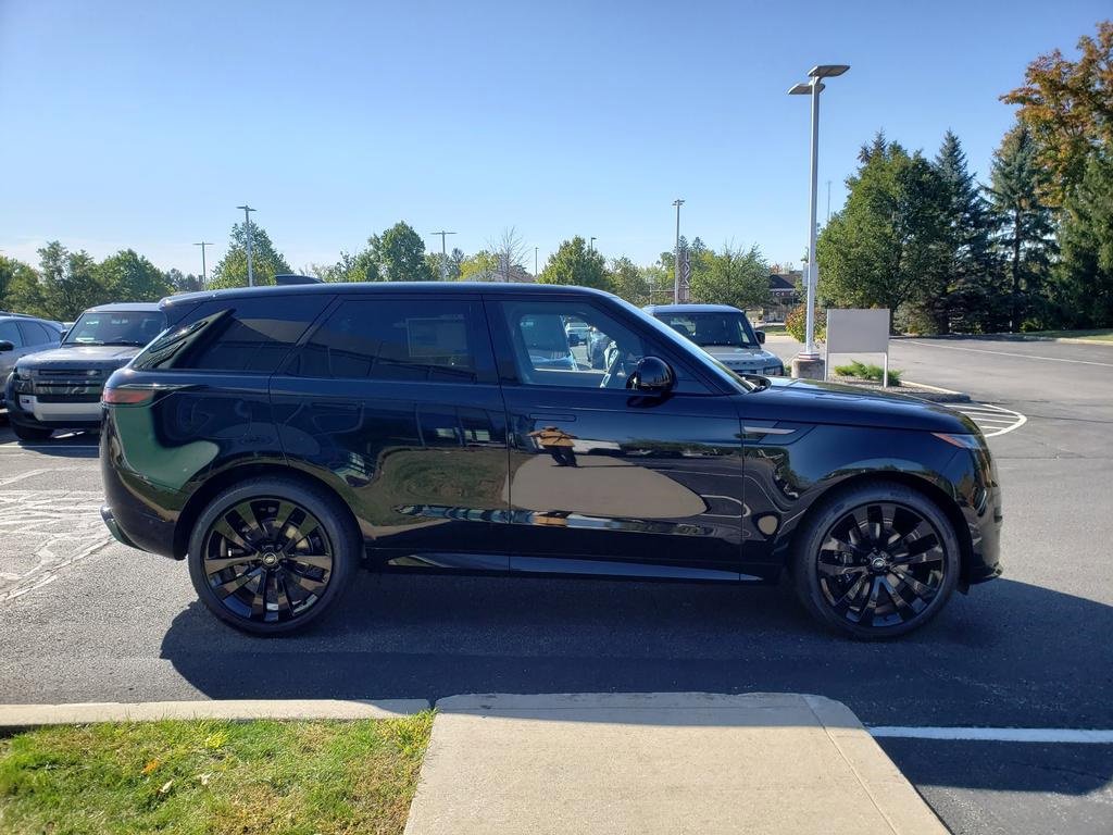 New 2025 Land Rover Range Rover Sport Dynamic SE image 4
