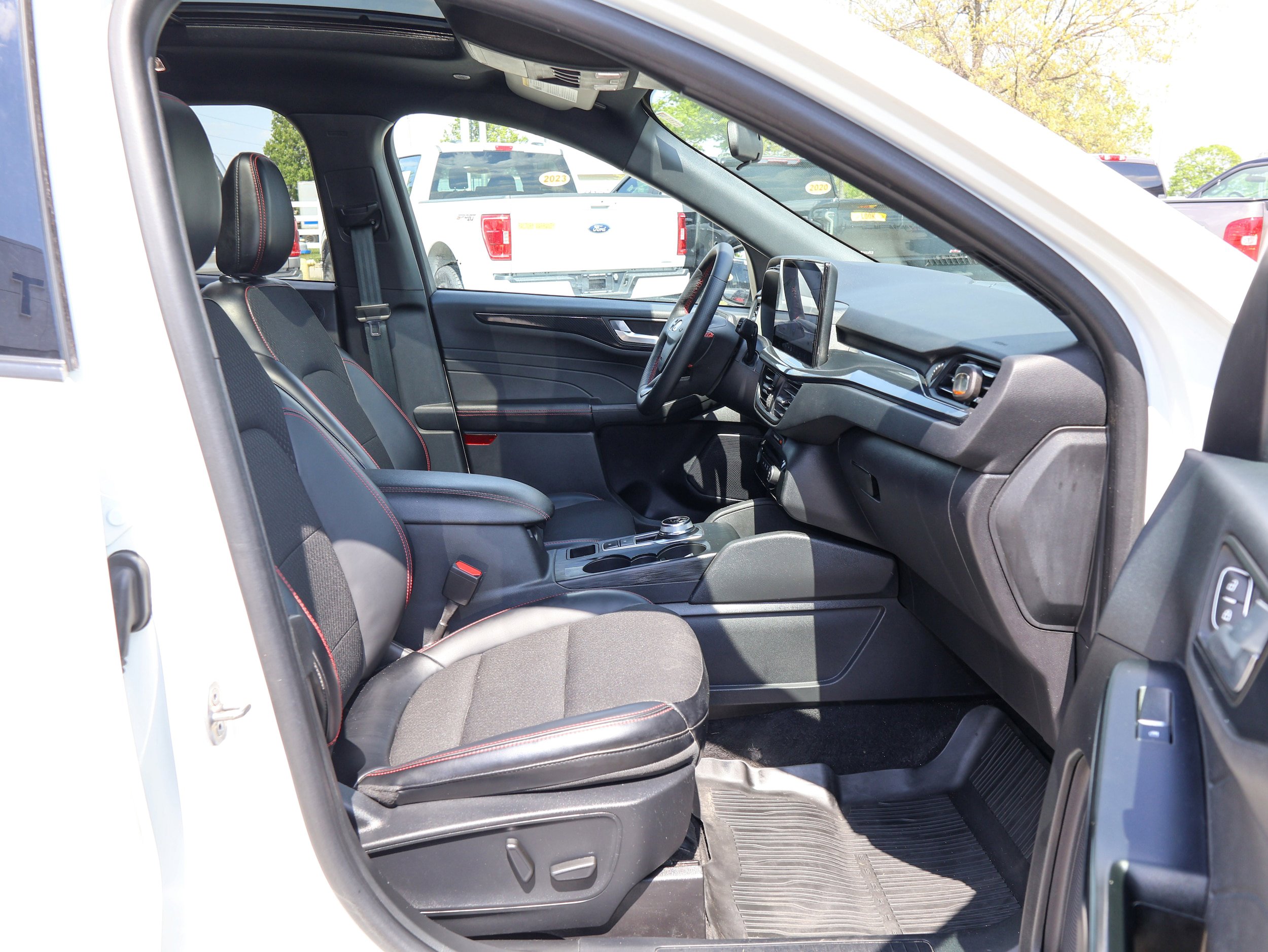 Used 2024 Ford Escape ST-Line Select w/ Tech Pack #2 AWD/4WD image 32