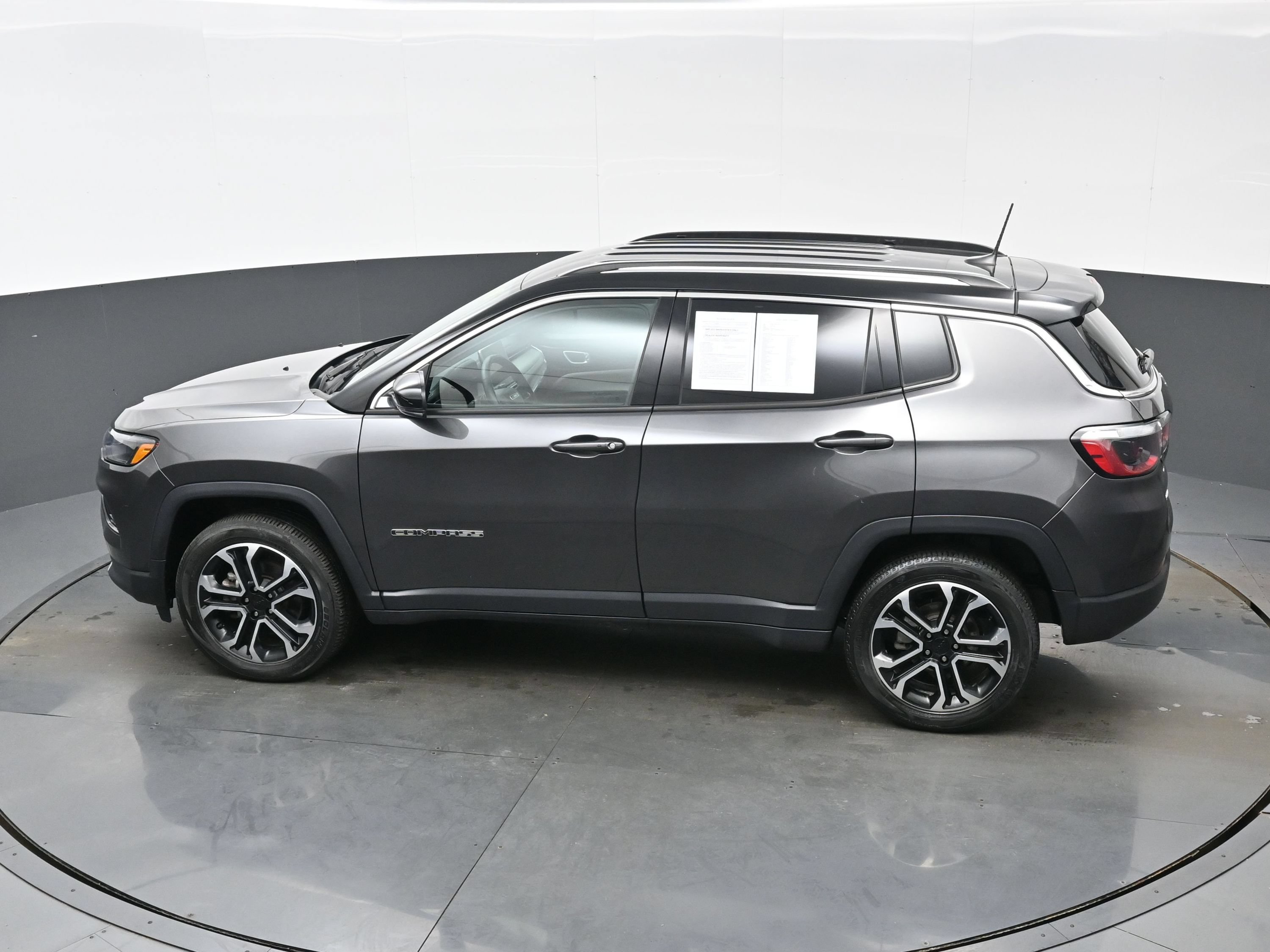 Used 2022 Jeep Compass Limited AWD/4WD image 35