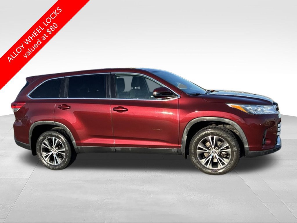 Used 2019 Toyota Highlander LE AWD/4WD image 6