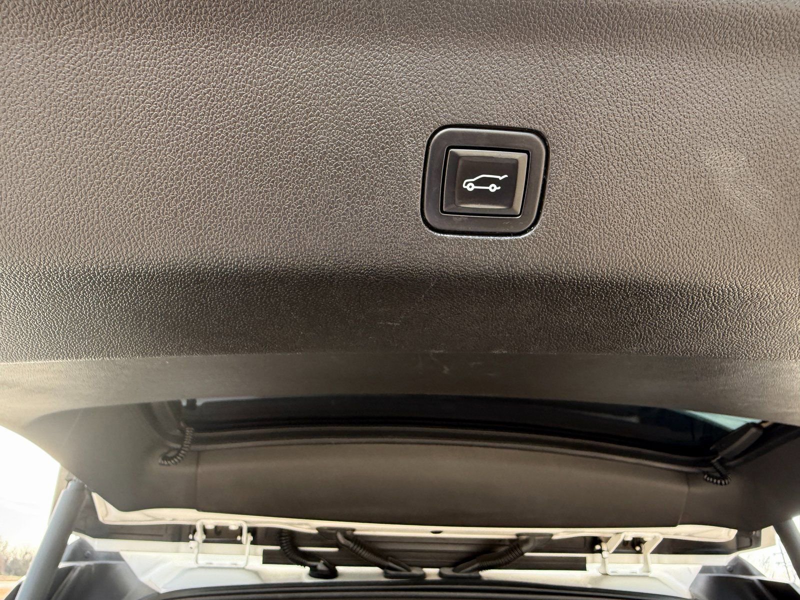 Used 2021 Chevrolet Tahoe RST w/ Luxury Package RWD image 8