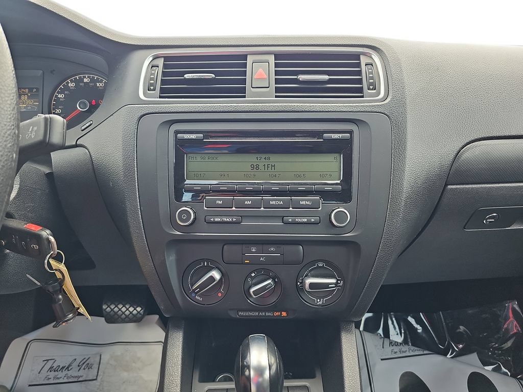 Used 2011 Volkswagen Jetta SE FWD image 19