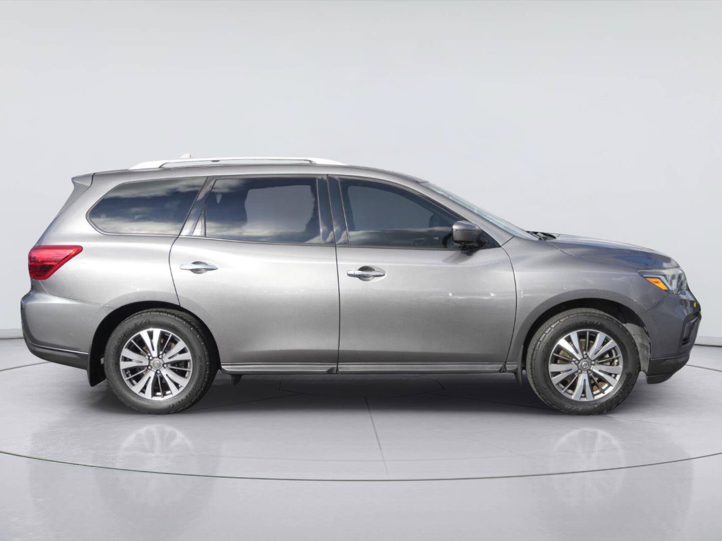 Used 2017 Nissan Pathfinder SL w/ SL Premium Package FWD image 5