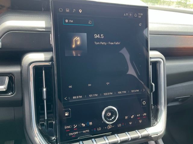 Used 2025 GMC Yukon XL Denali AWD/4WD image 23