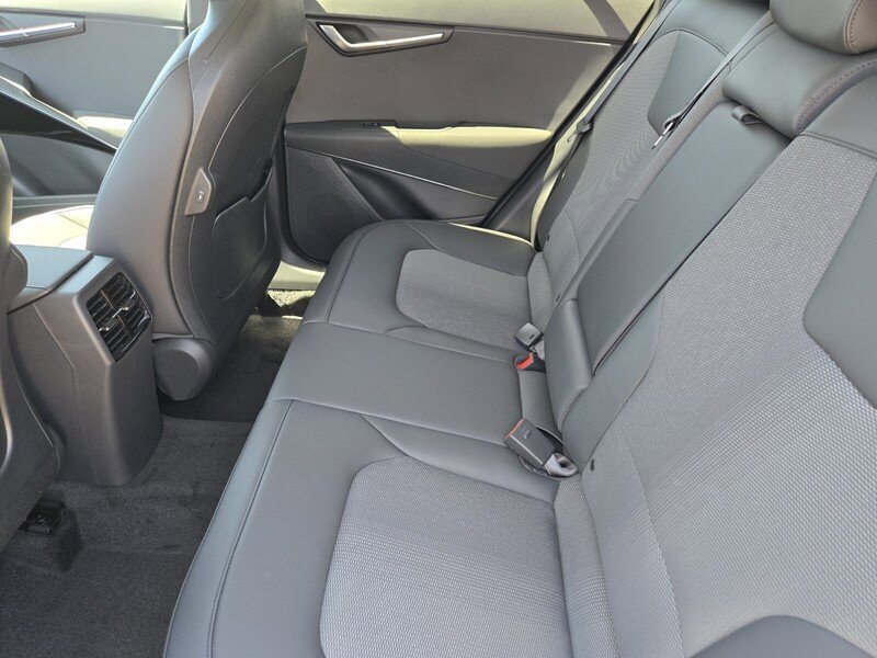 New 2026 Kia Niro EX FWD image 7