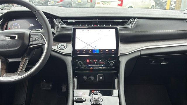 Used 2023 Jeep Grand Cherokee L Limited w/ Luxury Tech Group II image 6