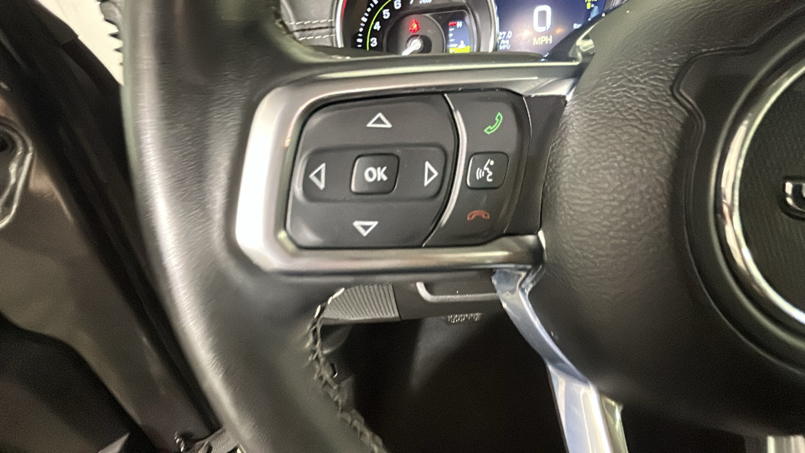Used 2023 Jeep Wrangler Unlimited Sahara w/ Dual Top Group AWD/4WD image 17
