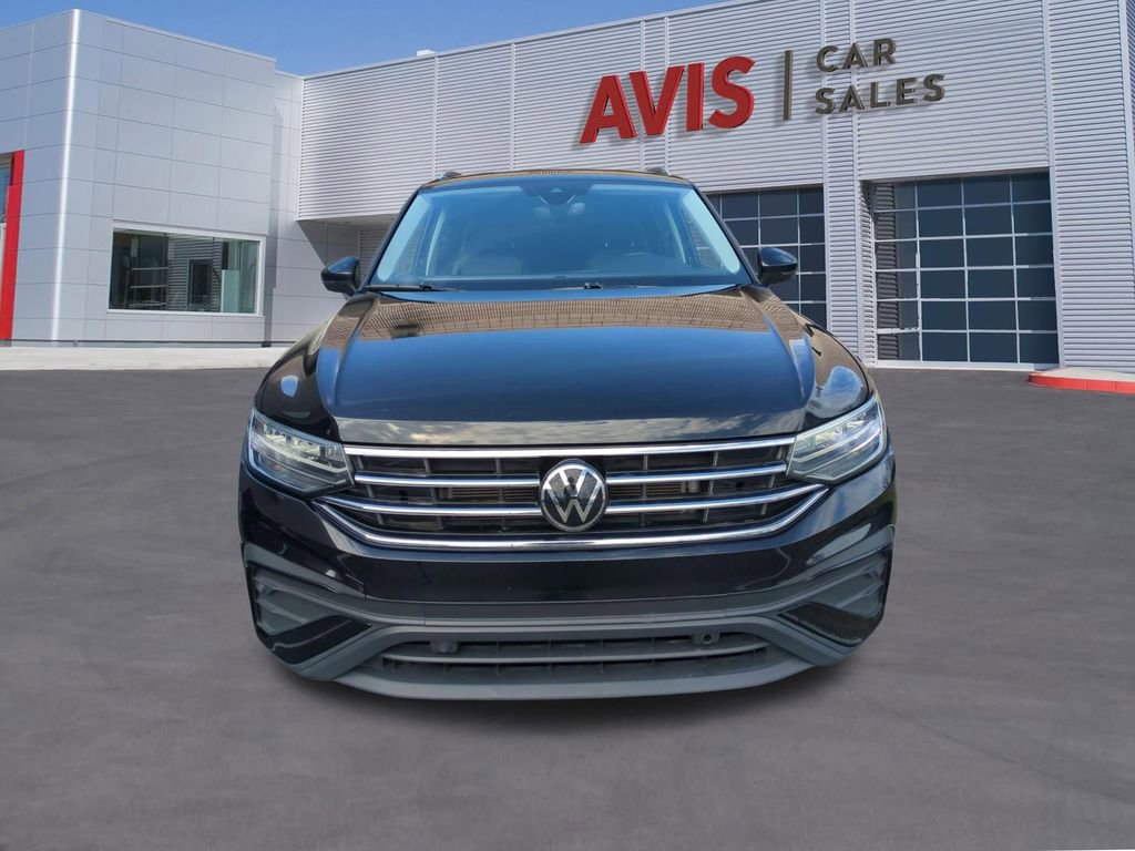 Used 2024 Volkswagen Tiguan SE image 2