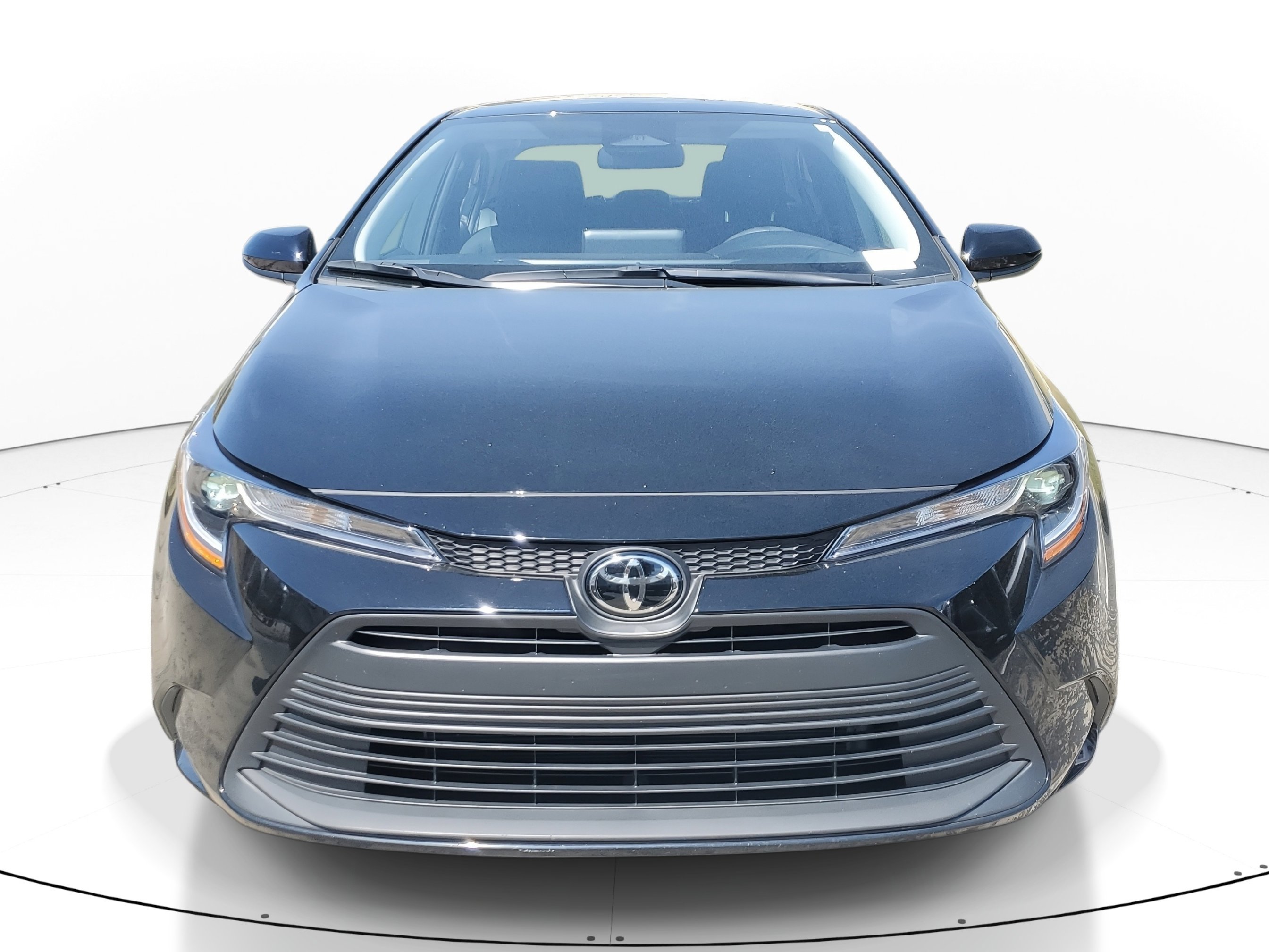 Used 2025 Toyota Corolla LE image 2