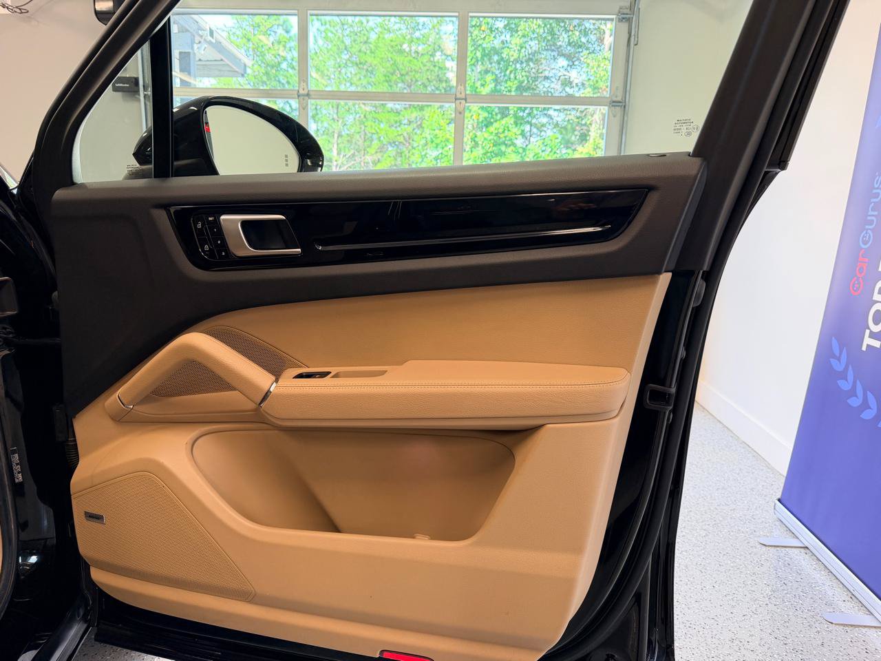 Used 2019 Porsche Cayenne AWD/4WD image 25