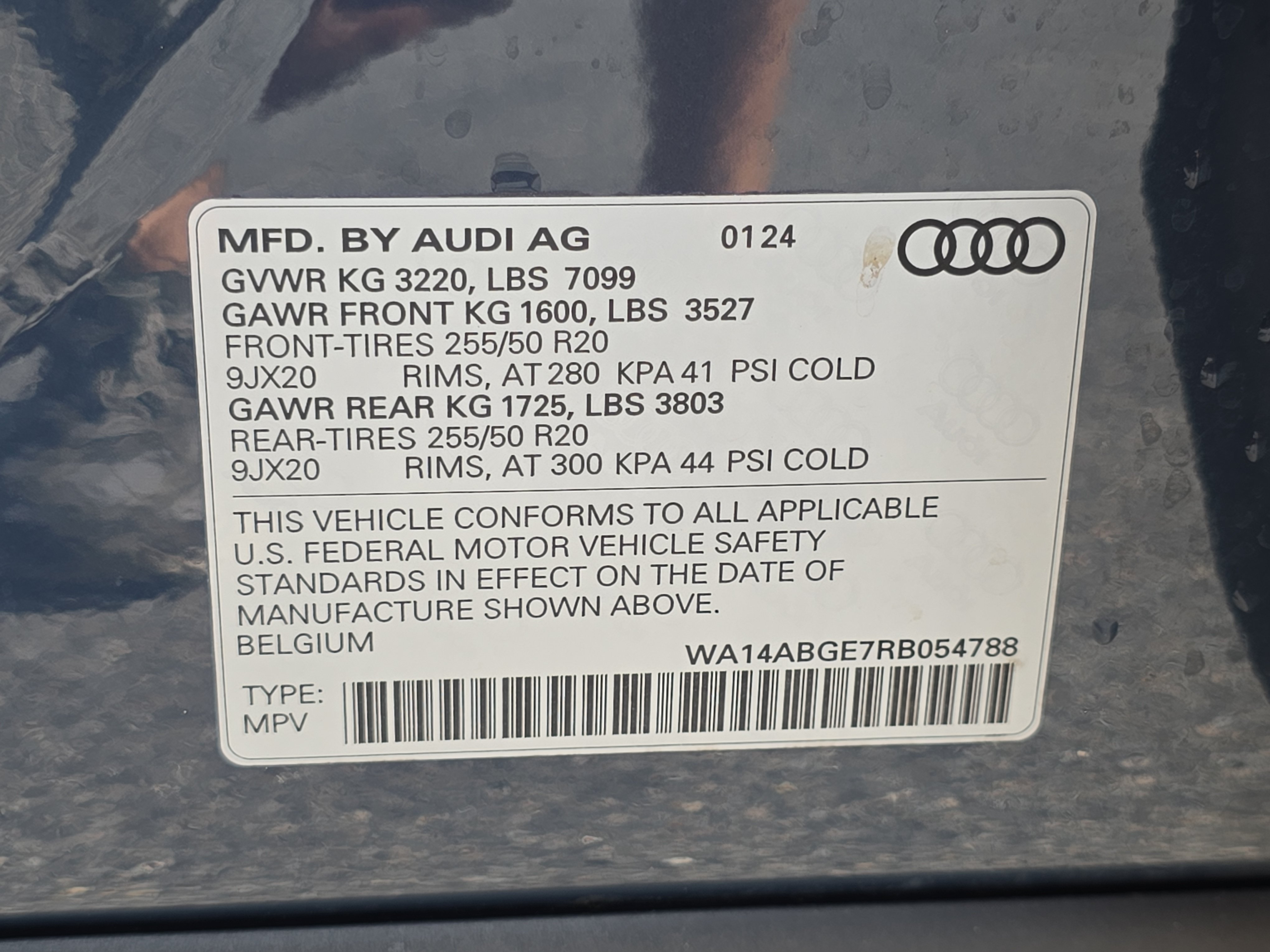 Used 2024 Audi Q8 e-tron Premium AWD/4WD image 36