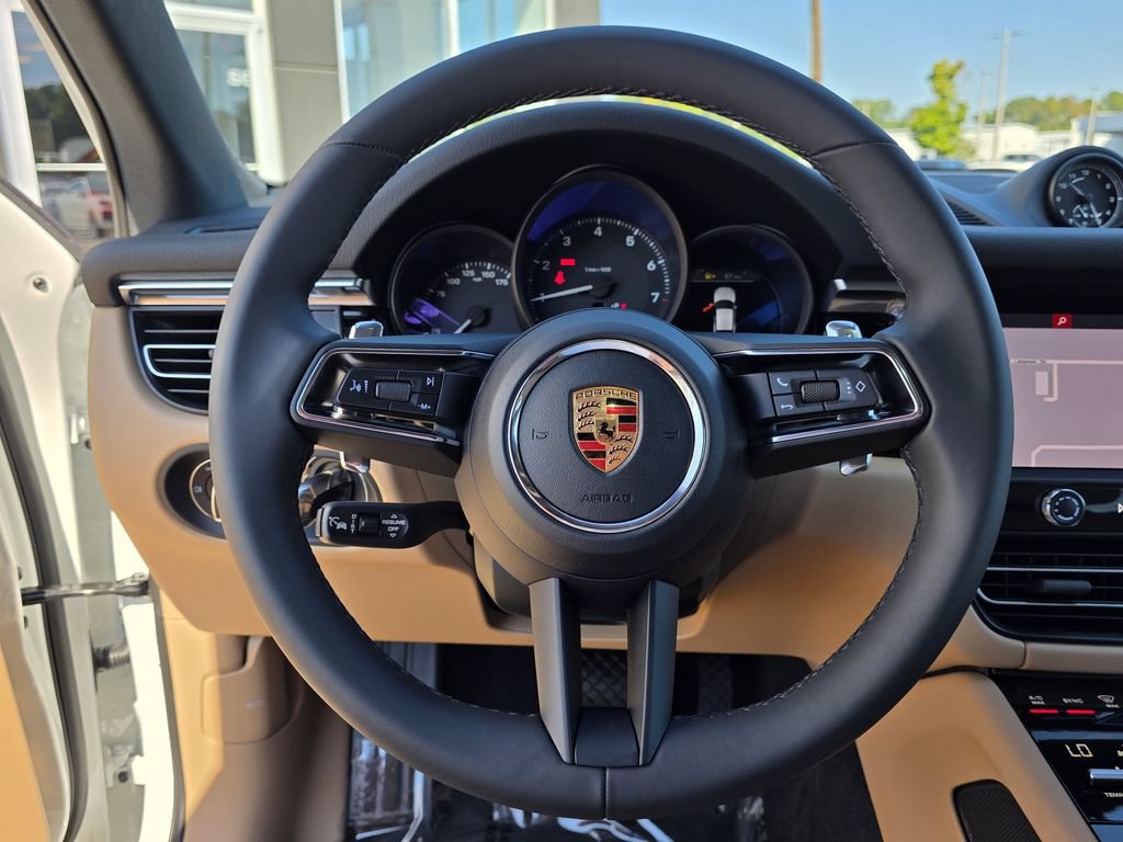 Used 2026 Porsche Macan AWD/4WD image 32