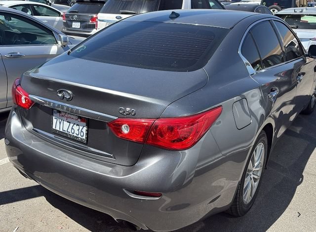 Used 2017 INFINITI Q50 2.0t w/ Moonroof Package RWD image 2