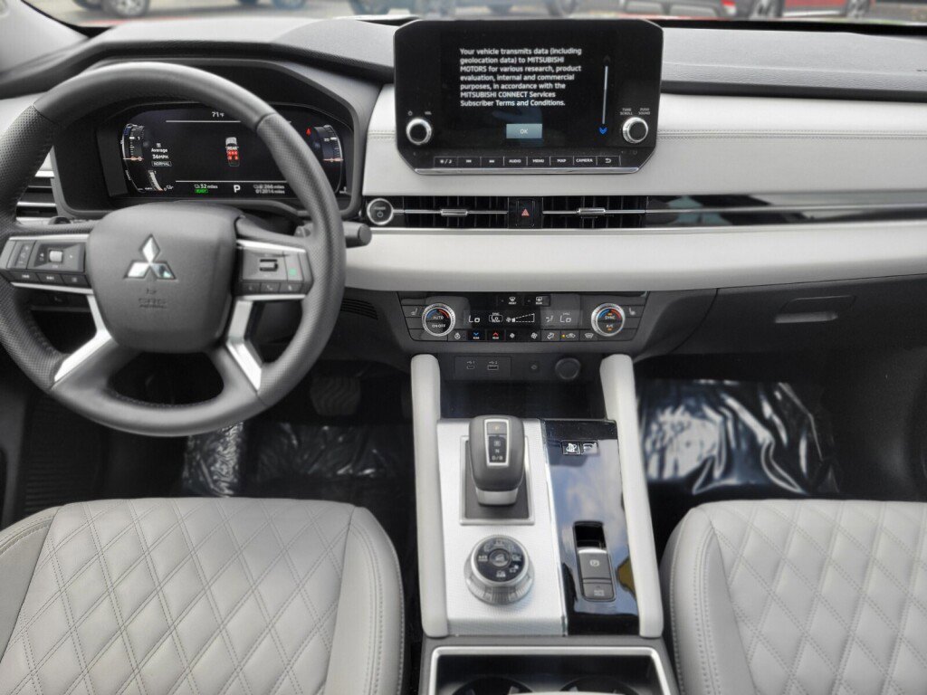 Used 2023 Mitsubishi Outlander SEL image 14