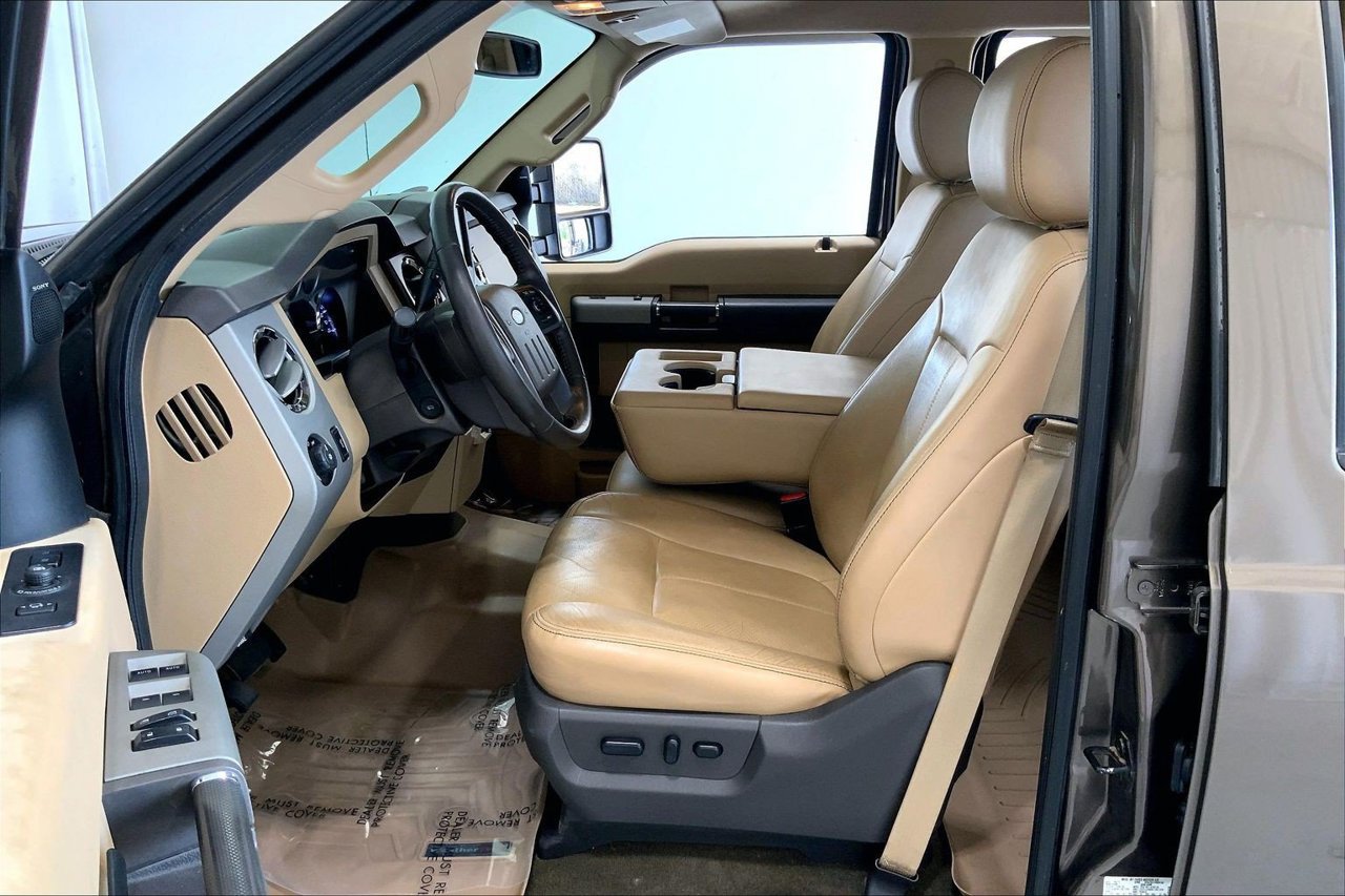 Used 2016 Ford F250 Lariat w/ Lariat Interior Package AWD/4WD image 18