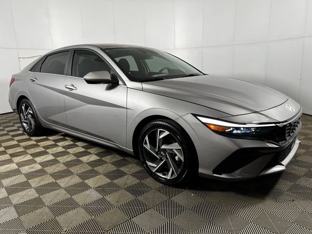 Used 2025 Hyundai Elantra SEL image 8