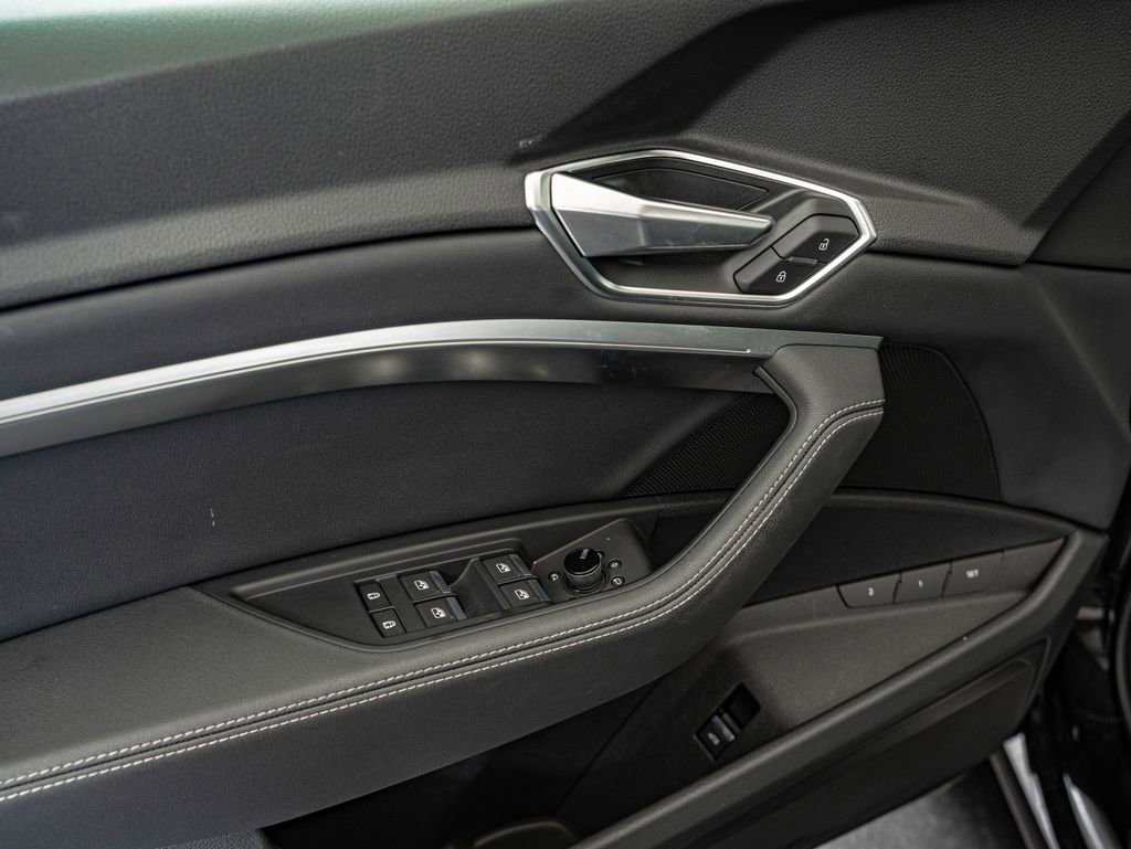 Used 2022 Audi e-tron Premium w/ Convenience Plus Package image 17